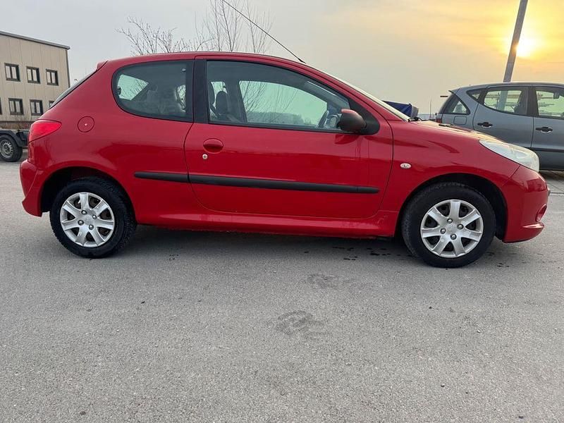 Gebraucht Peugeot 206+ Basis 73 PS (53 kW) 2011 Rot Kleinwagen