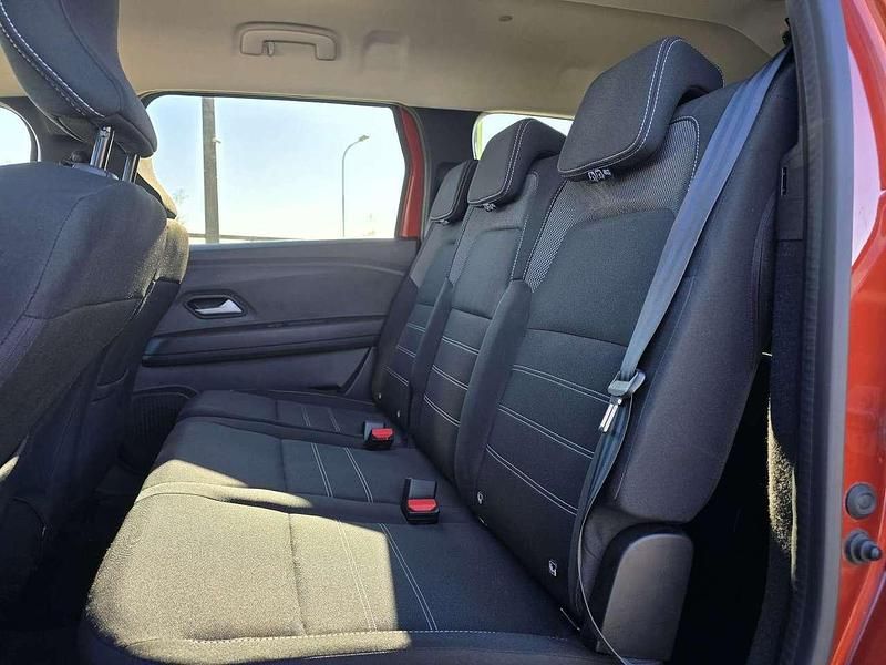 Gebraucht Dacia Jogger Expression 110 PS (80 kW) 2023 Terracottabraun metallic Van / Kleinbus