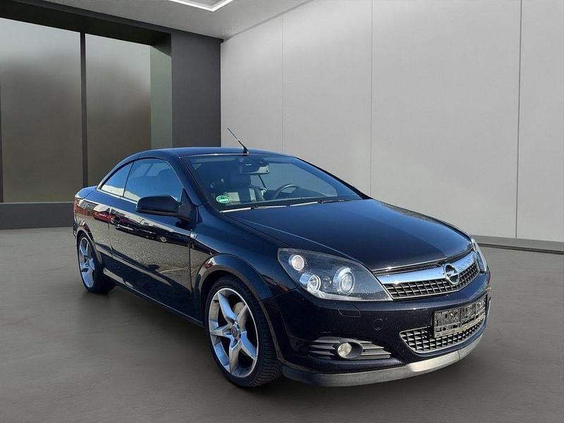 Gebraucht Opel Astra 200 PS (147 kW) 2007 Schwarz / saphirschwarz (metallic) Coupé