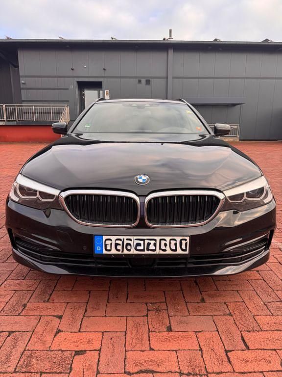 Gebraucht BMW 520 Shadowline 190 PS (139 kW) 2019 Schwarz Kombi