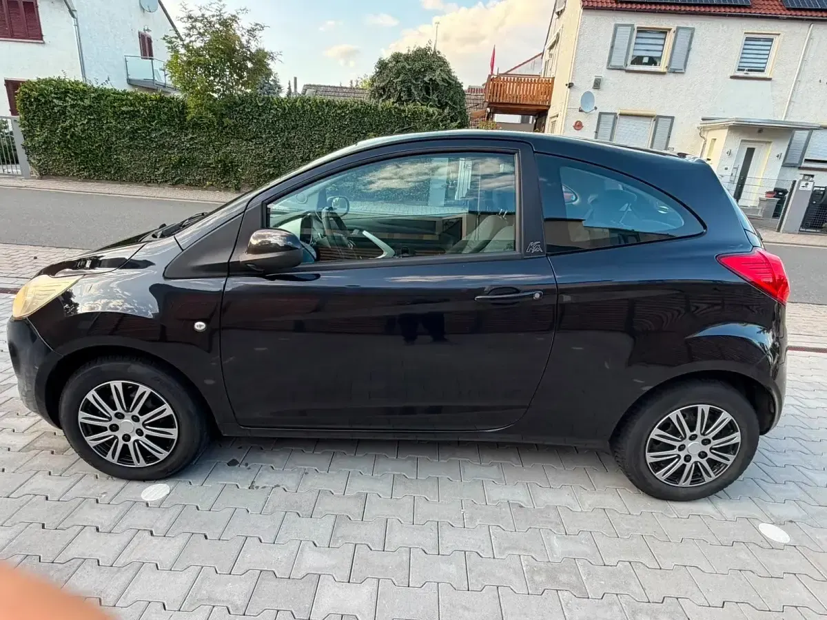 Gebraucht Ford Ka 70 PS (51 kW) 2010 Schwarz Kleinwagen
