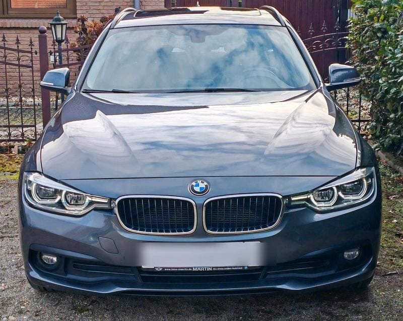 Grau Gebraucht 2015 BMW 320 Advantage Kombi | 10.990 € (Guter Preis) - Bild 1/4