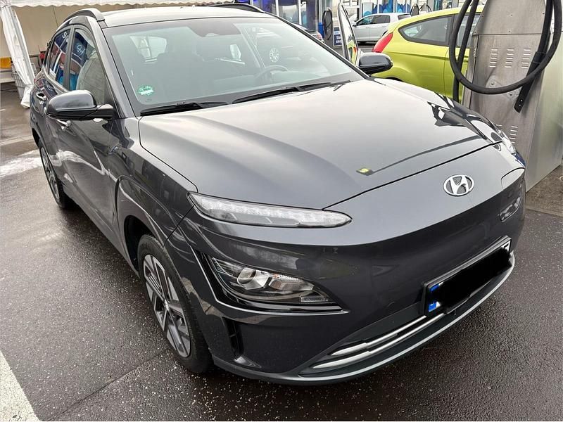 Gebraucht Hyundai Kona Select 100 kW (136 PS) 2022 Grau SUV