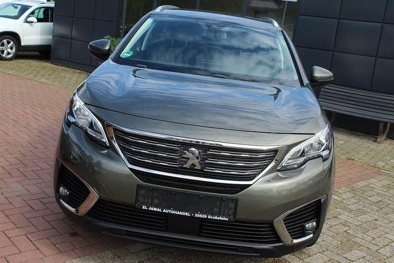 Grau Gebraucht 2018 Peugeot 5008 Active Van / Kleinbus | 17.500 € (Guter Preis) - Bild 1/4