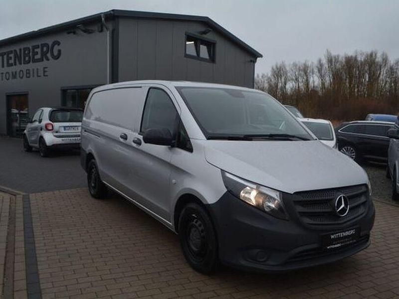 Gebraucht Mercedes Vito 114 PS (83 kW) 2016 Silber Van