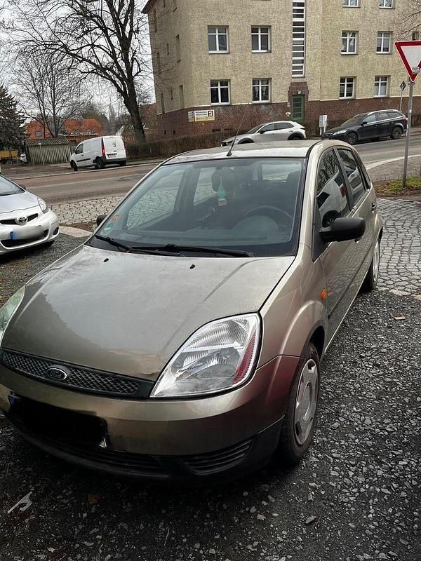 Second-hand Ford Fiesta 69 CP (50 kW) 2003 Bej Hatchback