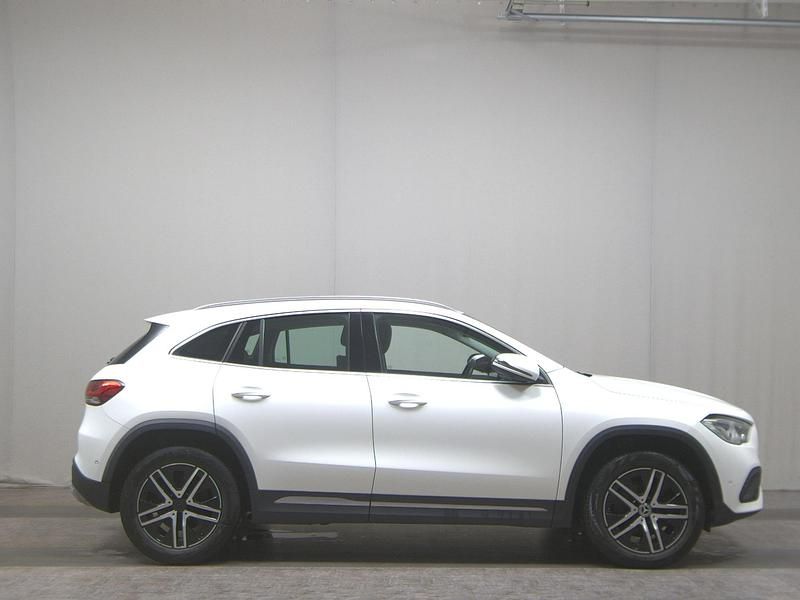 Weiss Gebraucht 2020 Mercedes GLA220 Progressive SUV | 27.980 € (Fairer Preis) - Bild 1/4