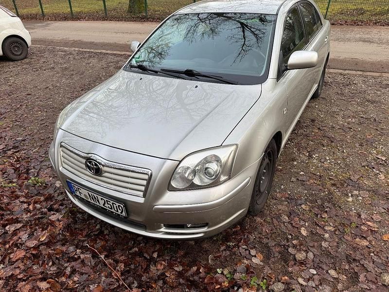 Grau Gebraucht 2006 Toyota Avensis Sol Kombi | 3.100 € (Fairer Preis) - Bild 1/4
