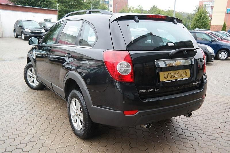 Gebraucht Chevrolet Captiva LS 150 PS (110 kW) 2010 Schwarz SUV