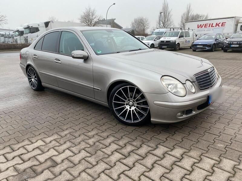 Andere außenfarben Gebraucht 2004 Mercedes E220 Limousine | 5.400 € (Etwas zu teuer) - Bild 1/4