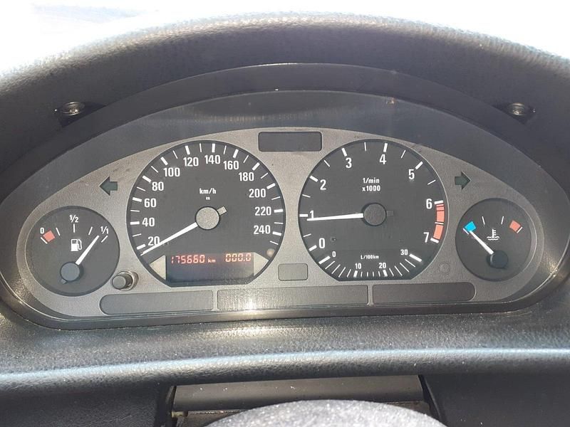 Gebraucht BMW 316 102 PS (75 kW) 1997 Grün Limousine