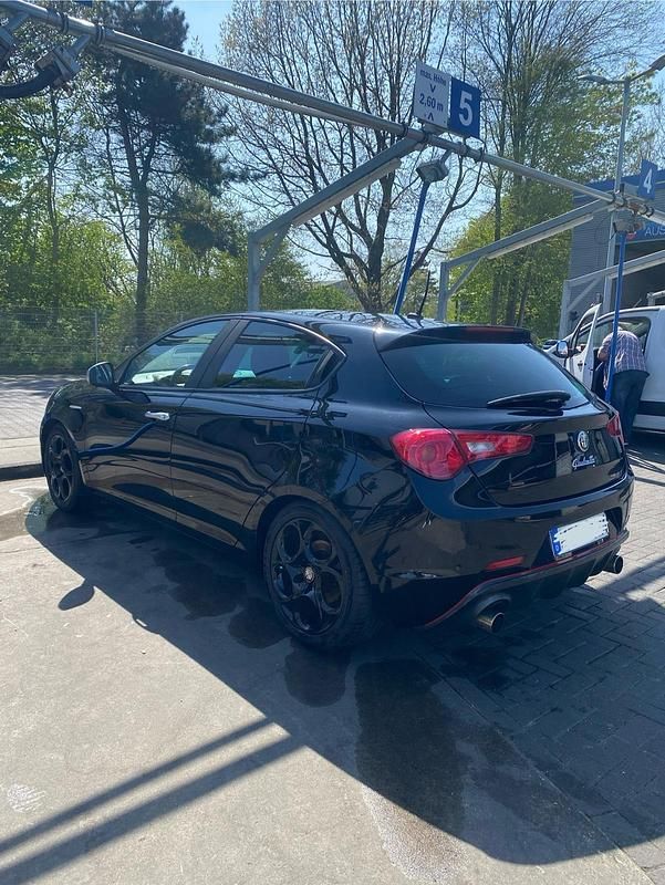 Schwarz Gebraucht 2014 Alfa Romeo Giulietta Kleinwagen | 8.749 € (Fairer Preis) - Bild 1/4