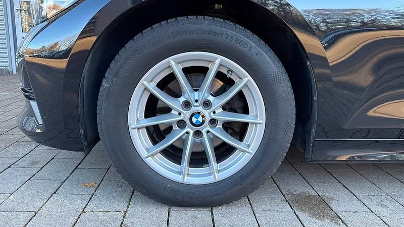 Gebraucht BMW 318 Advantage 150 PS (110 kW) 2021 Saphirschwarz metallic Kombi