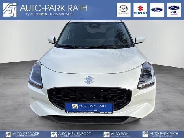 Neu Suzuki Swift Comfort 82 PS (60 kW) 2025 Burning red pearl metallic/super black pearl metal Kleinwagen