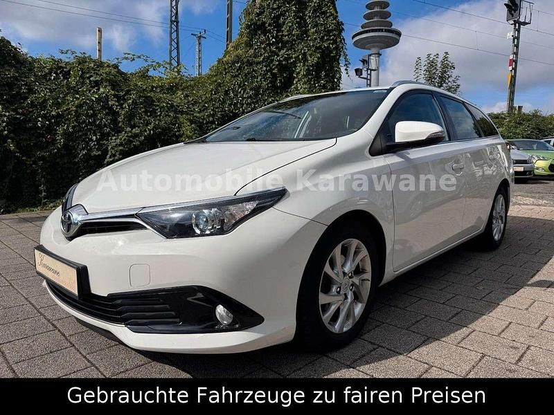 Weiß Gebraucht 2016 Toyota Auris Touring Sports Comfort Kombi | 8.900 € (Guter Preis) - Bild 1/4