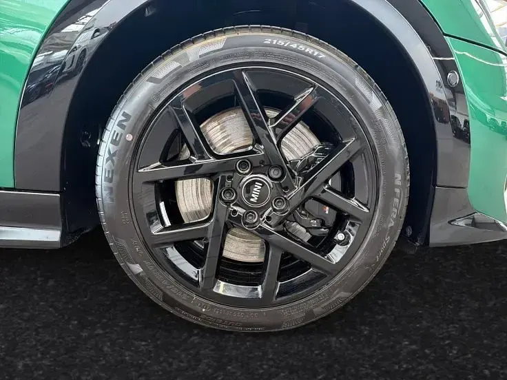 Gebraucht Mini Cooper S 204 PS (150 kW) 2025 British racing green iv metallic Kleinwagen