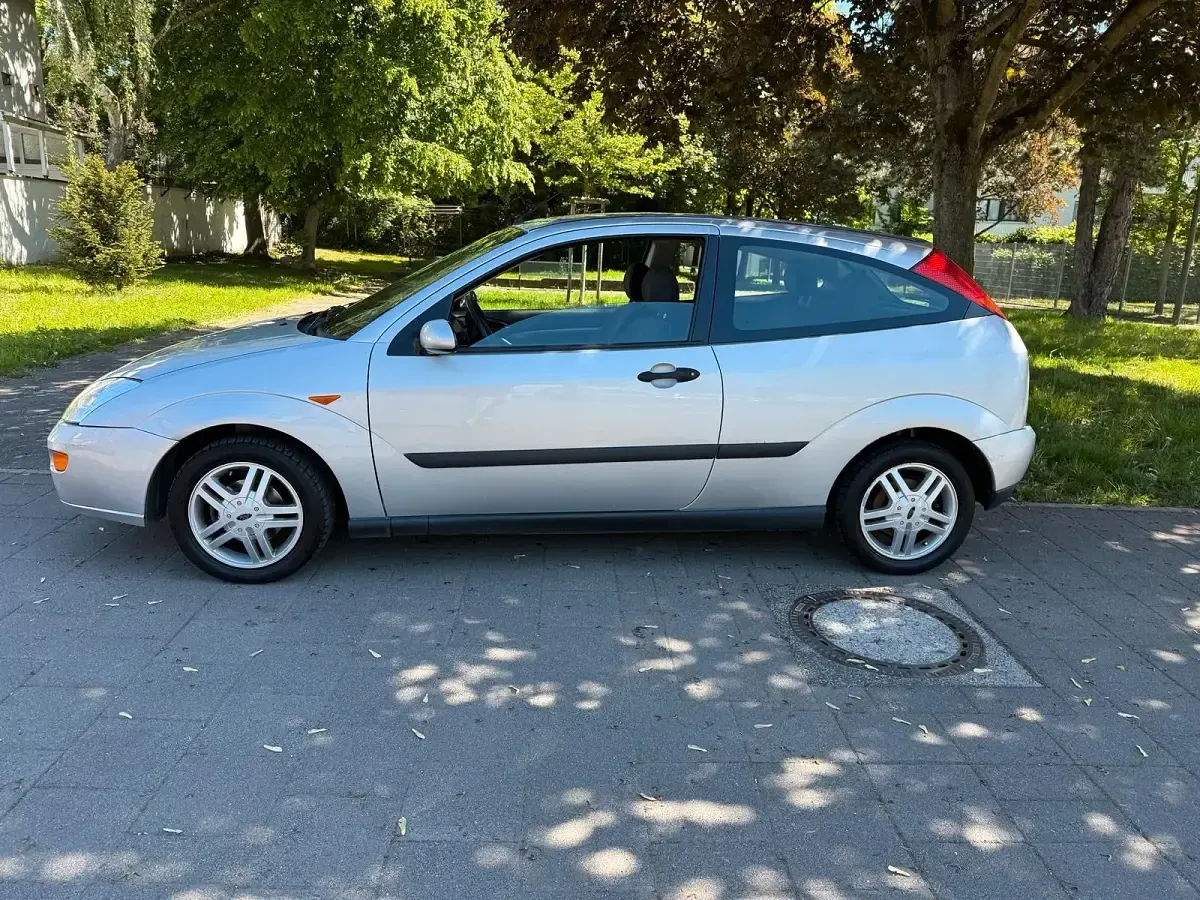 Gebraucht Ford Focus 75 PS (55 kW) 2002 Grau Kleinwagen