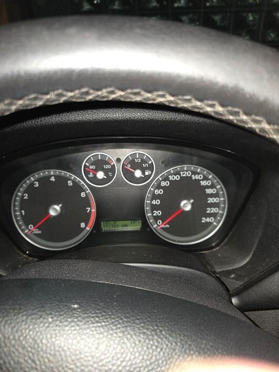 Gebraucht Ford Focus Sport 116 PS (85 kW) 2005 Grau Limousine