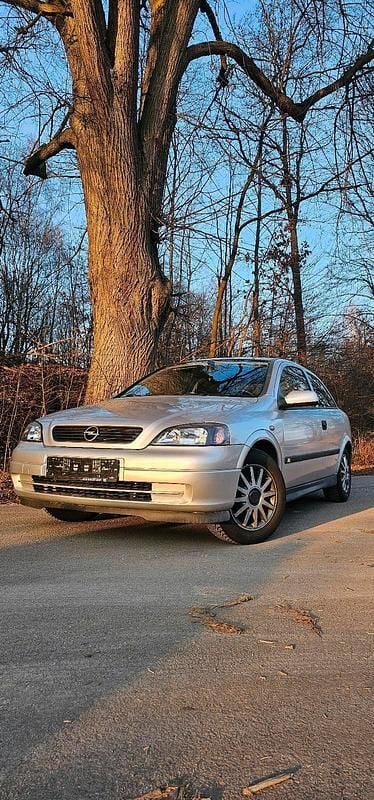 Grau Gebraucht 1999 Opel Astra Kleinwagen | 2.299 € (Fairer Preis) - Bild 1/4