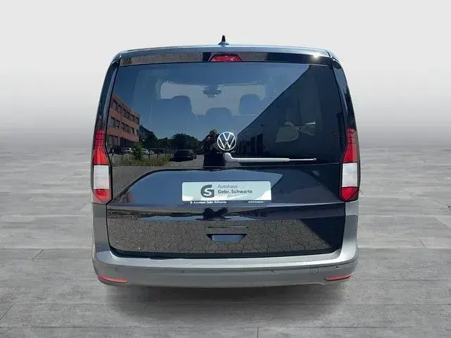 Gebraucht VW Caddy Basis 102 PS (75 kW) 2023 Schwarz Van / Kleinbus