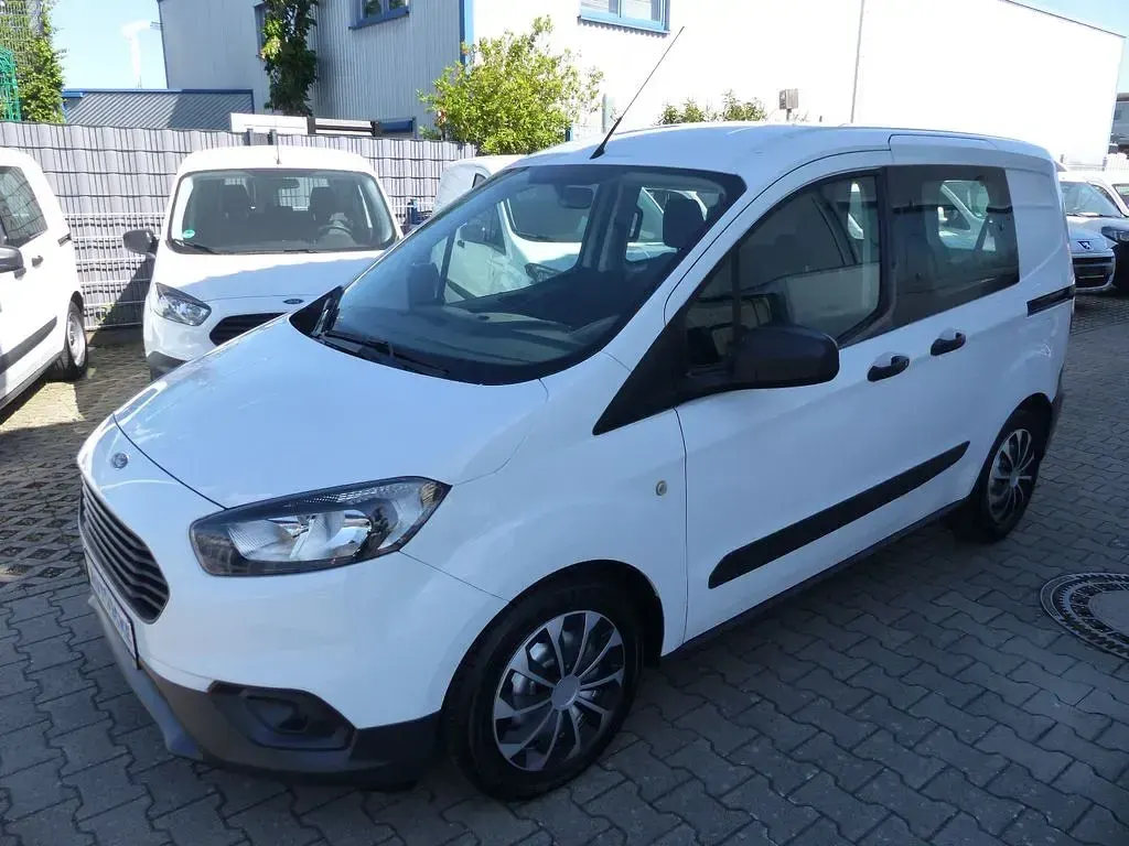 Gebraucht Ford Courier 101 PS (74 kW) 2020 Weiß Van / Kleinbus