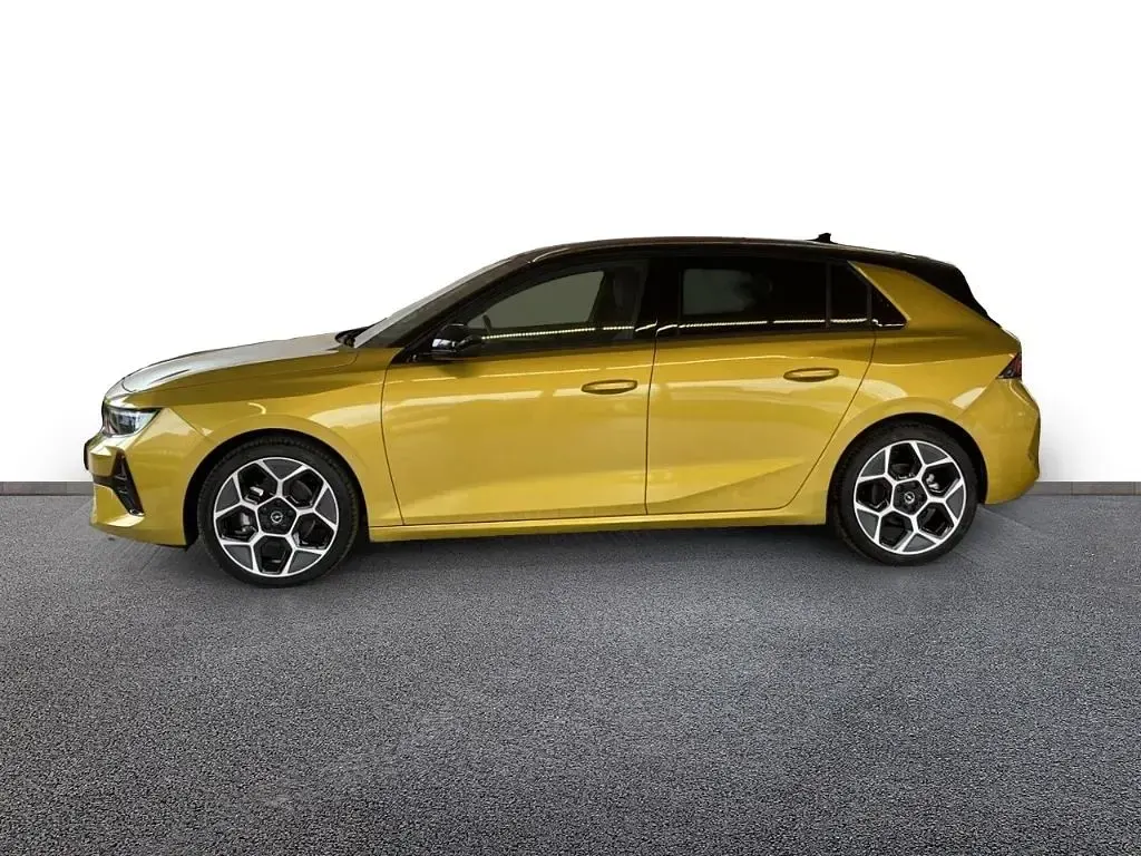 Gebraucht Opel Astra 131 PS (96 kW) 2023 Amber yellow/typ aussenverklei Kleinwagen