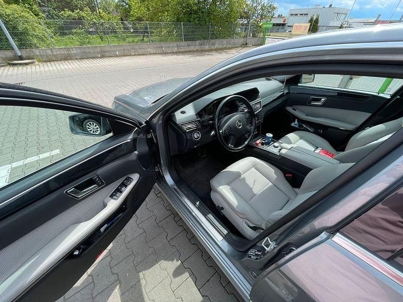 Gebraucht Mercedes E300 231 PS (169 kW) 2011 Grau Limousine