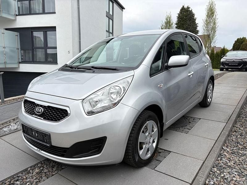 Gebraucht Kia Venga Attract 90 PS (66 kW) 2013 Silber Kleinwagen
