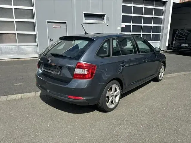 Gebraucht Skoda Rapid Ambition 90 PS (66 kW) 2016 Grau Kleinwagen