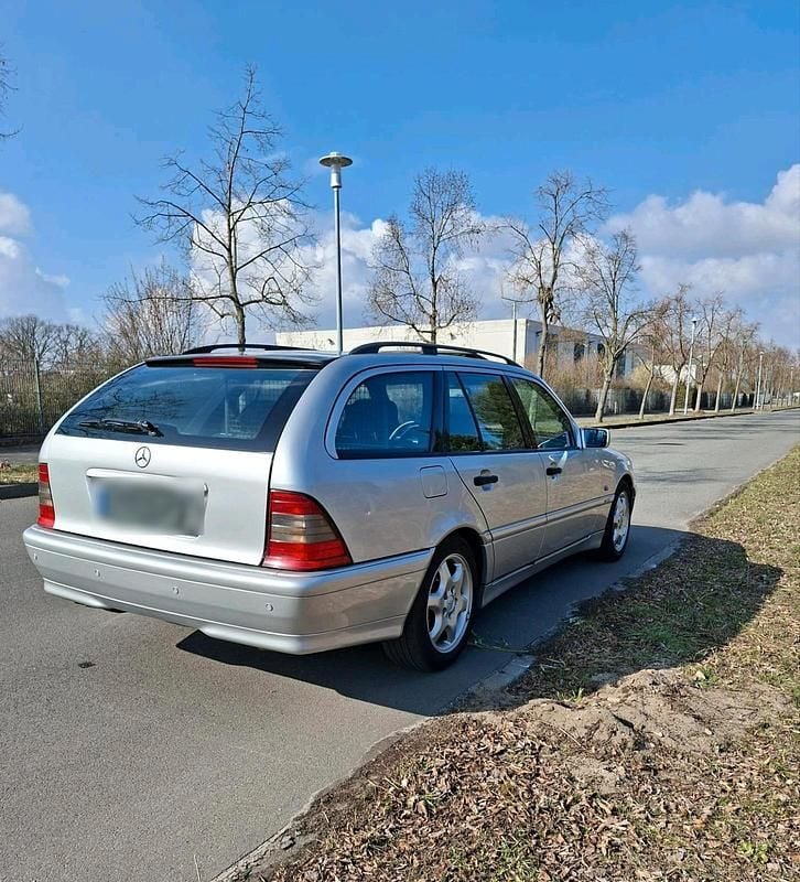 Gebraucht Mercedes C200 136 PS (100 kW) 2000 Silber Kombi