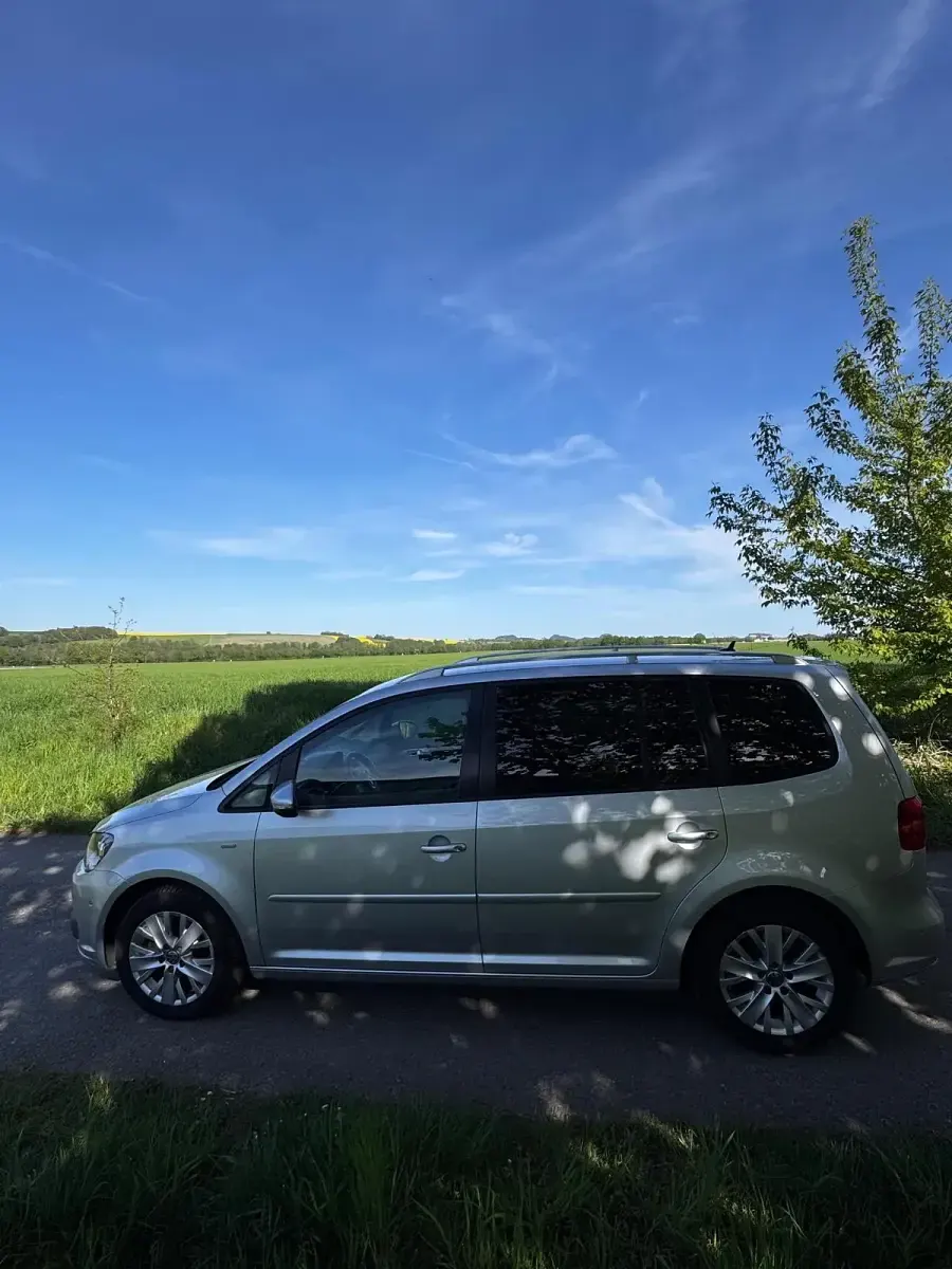 Gebraucht VW Touran 105 PS (77 kW) 2013 Silber Van / Kleinbus