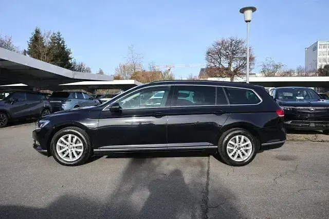 Gebraucht VW Passat Comfortline 190 PS (139 kW) 2019 Deep black perleffekt Kombi