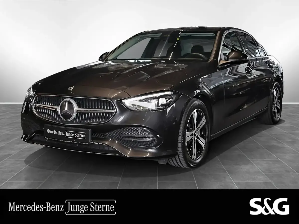 Gebraucht Mercedes C200 Avantgarde 163 PS (119 kW) 2025 Limousine