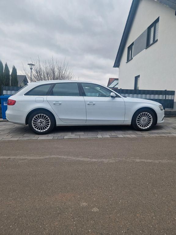 Gebraucht Audi A4 150 PS (110 kW) 2015 Weiß Kombi
