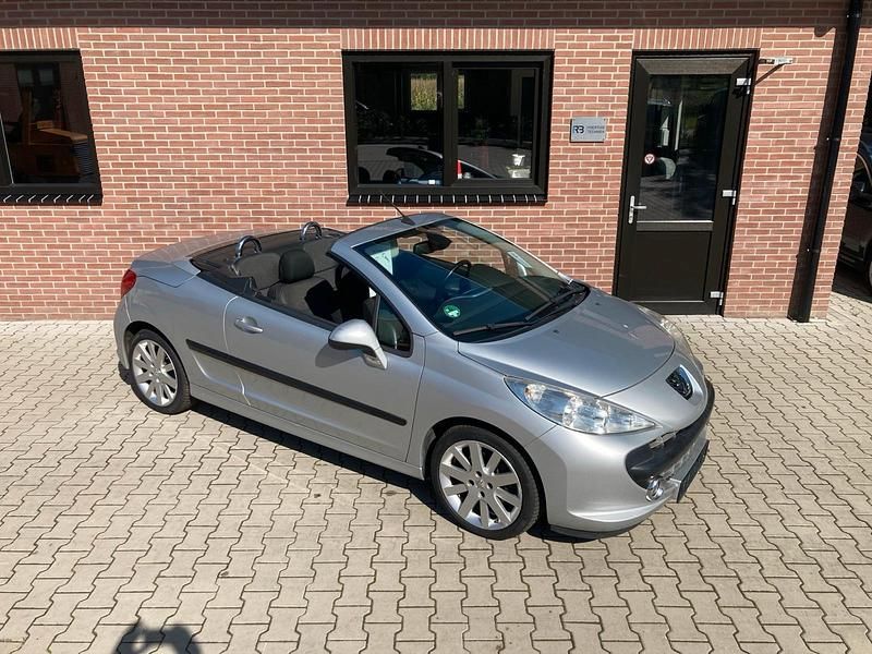 Silber Gebraucht 2008 Peugeot 207 CC Cabrio | 3.500 € (Etwas zu teuer) - Bild 1/4