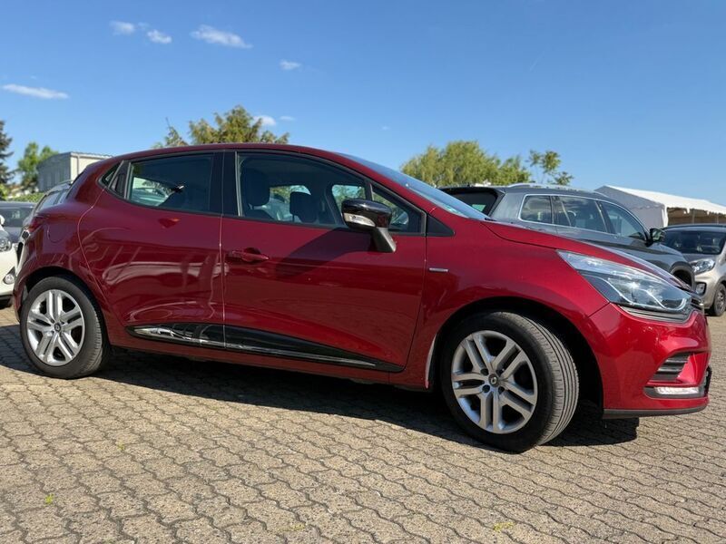 Atacamarot Gebraucht 2017 Renault Clio IV LIMITED Limousine | 6.150 € (Guter Preis) - Bild 1/4