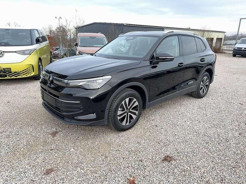 Neu VW Tiguan 150 PS (110 kW) 2025 Grenadillschwarz SUV