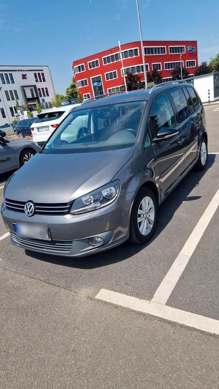 Grau Gebraucht 2012 VW Touran Life Van / Kleinbus | 8.999 € (Fairer Preis) - Bild 1/4
