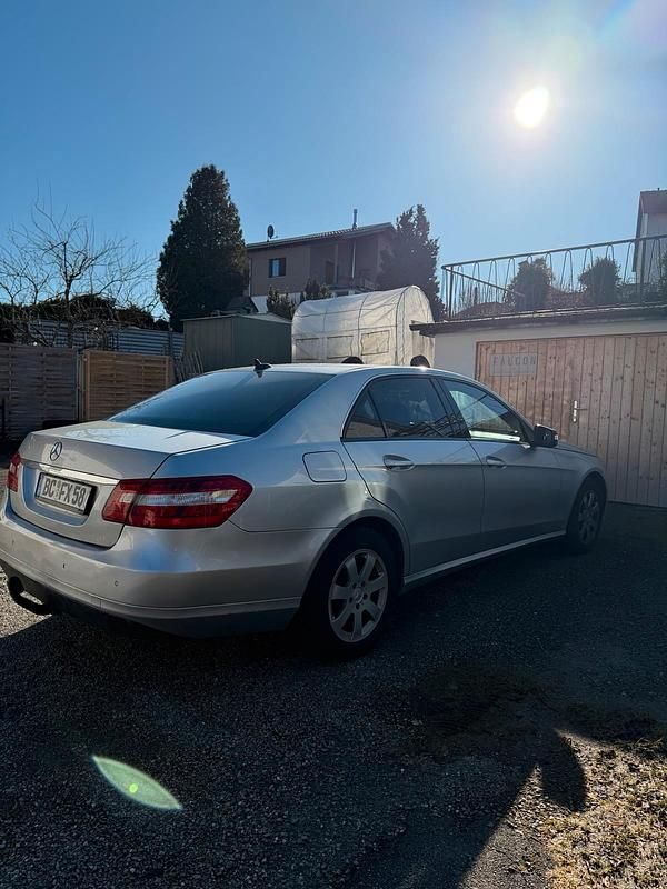 Gebraucht Mercedes E220 170 PS (125 kW) 2009 Silber Limousine