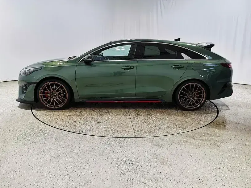 Gebraucht Kia ProCeed GT 204 PS (150 kW) 2023 (exg) experience green met. Kombi
