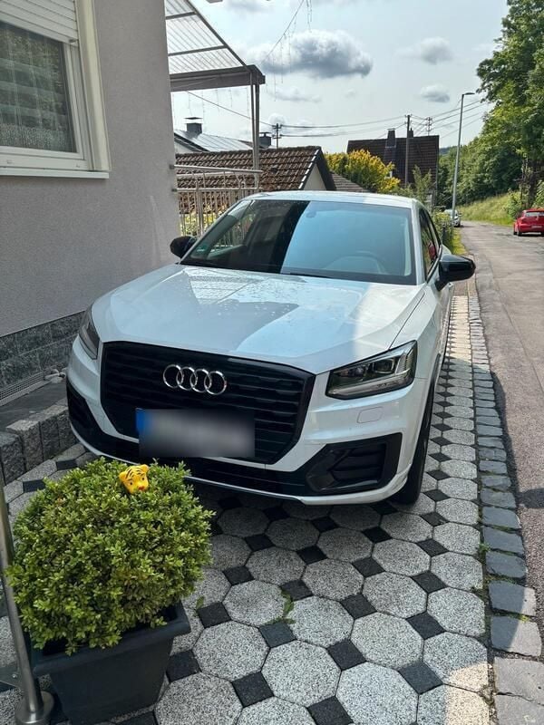 Weiß Gebraucht 2020 Audi Q2 SUV | 20.999 € (Fairer Preis) - Bild 1/4