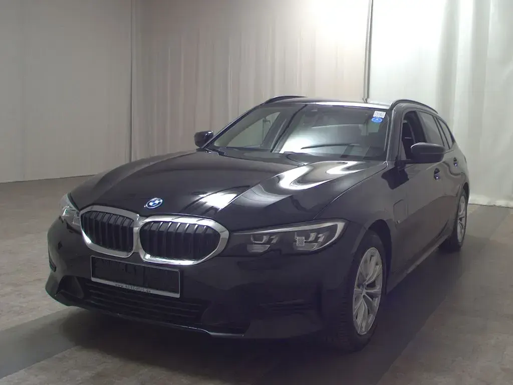 Gebraucht BMW 320e Sport Line 204 PS (150 kW) 2022 Schwarz Kombi