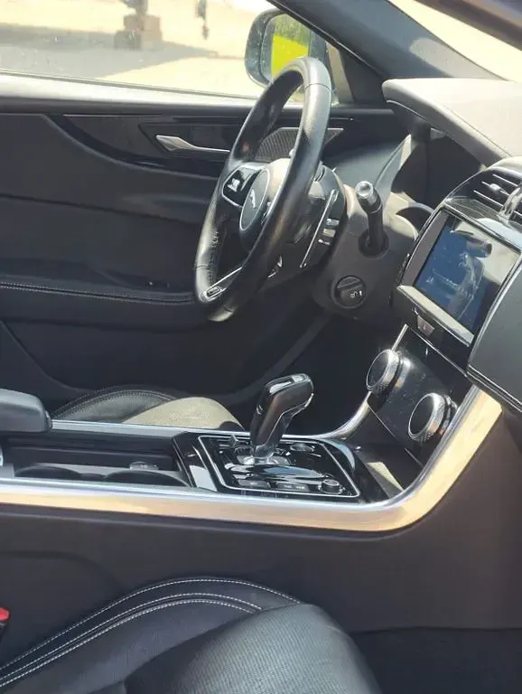 Gebraucht Jaguar XE R-Dynamic 250 PS (183 kW) 2020 Schwarz Limousine
