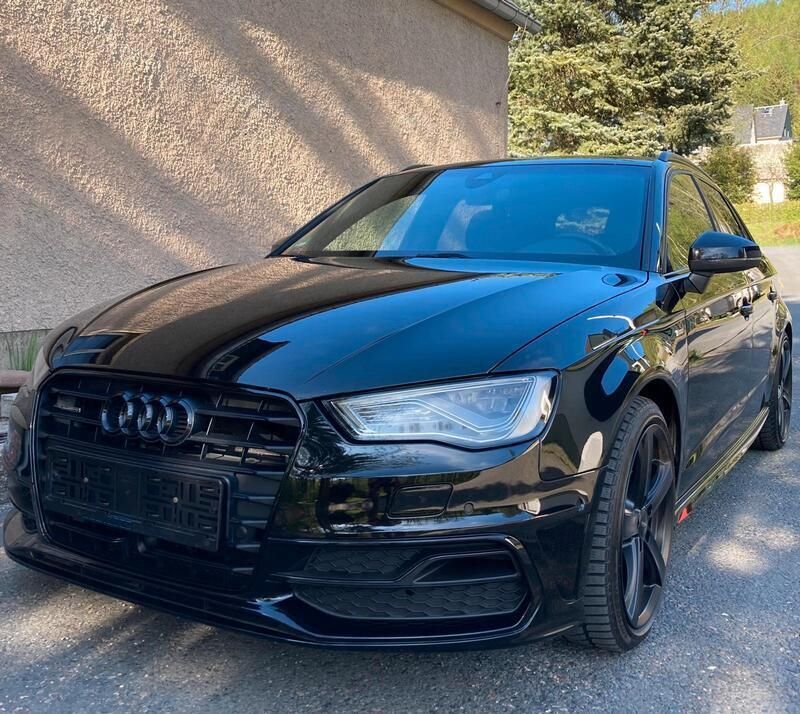 Schwarz Gebraucht 2013 Audi A3 Sportback S-Line Kleinwagen | 18.350 € (Etwas zu teuer) - Bild 1/4