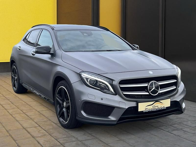 Gebraucht Mercedes GLA200 AMG line 136 PS (100 kW) 2016 Grau metallic SUV