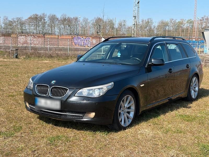 Gebraucht BMW 525 197 PS (144 kW) 2008 Schwarz Kombi