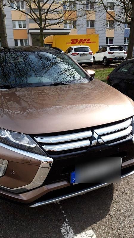 Braun Gebraucht 2019 Mitsubishi Eclipse Cross SUV | 14.850 € (Guter Preis) - Bild 1/4