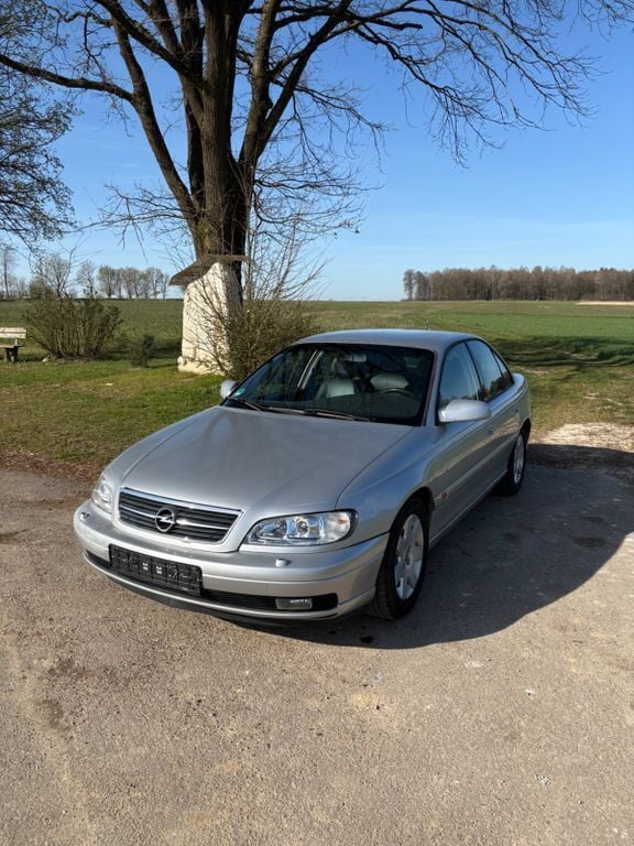 Silber Gebraucht 2000 Opel Omega Limousine | 2.300 € (Fairer Preis) - Bild 1/4