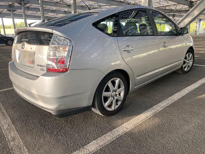 Gebraucht Toyota Prius 77 PS (56 kW) 2006 Grau Kleinwagen