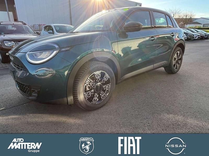 Neu Fiat 600 110 PS (80 kW) 2025 688  mare grün SUV